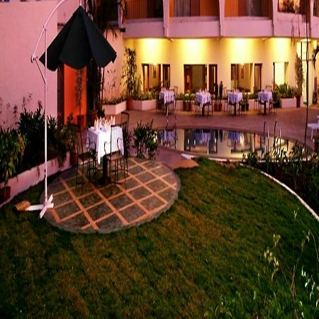 Sahil Sarovar Portico Lonavala Exteriör bild