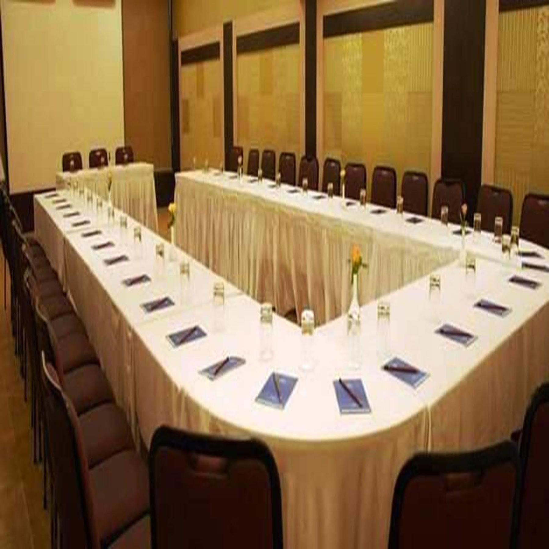 Sahil Sarovar Portico Lonavala Exteriör bild