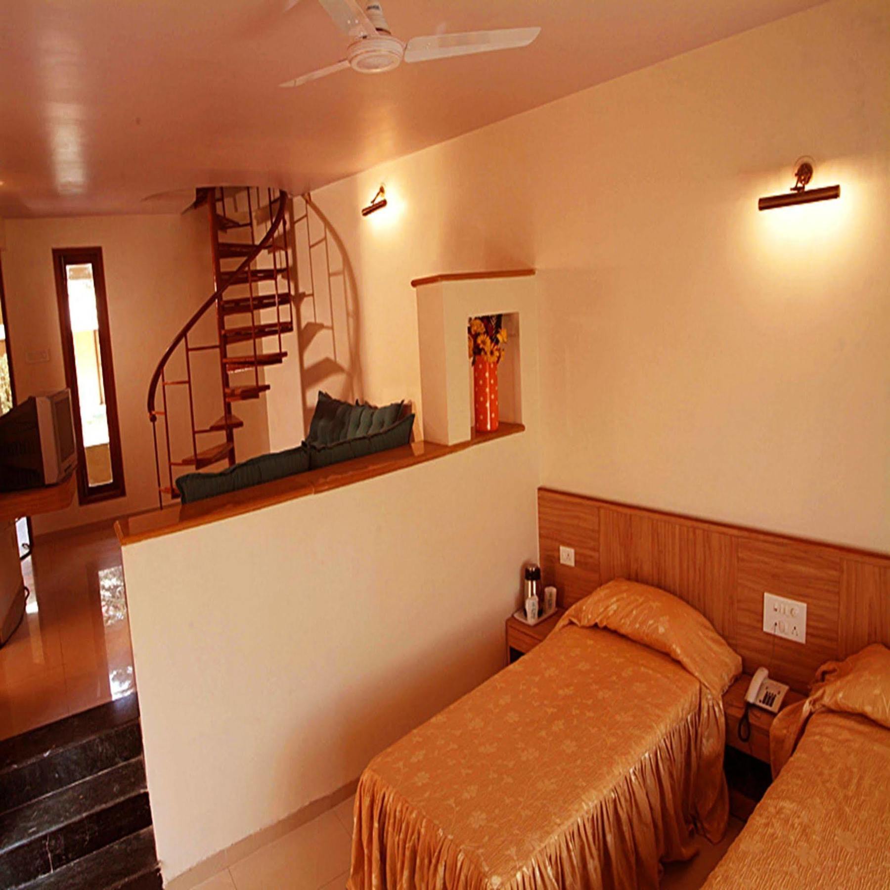 Sahil Sarovar Portico Lonavala Exteriör bild