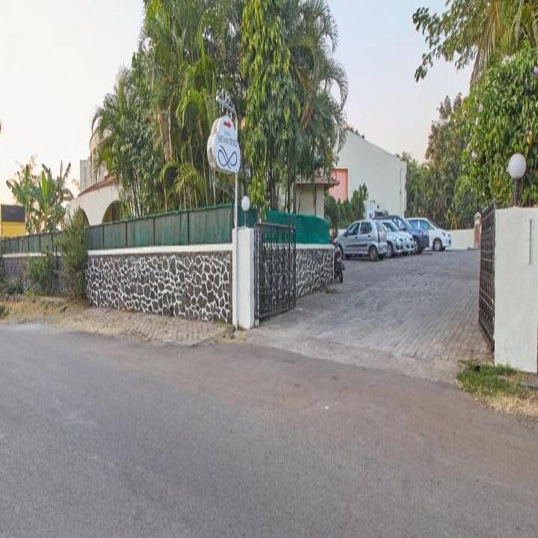 Sahil Sarovar Portico Lonavala Exteriör bild